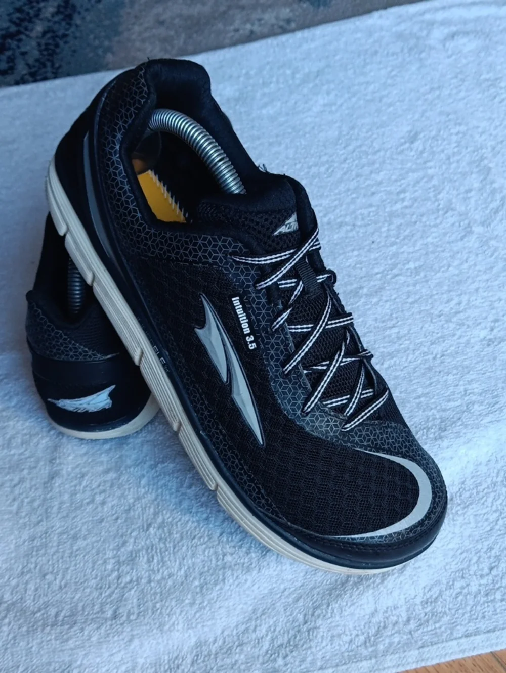 Altra Intuition 3.5 Athletic Shoes